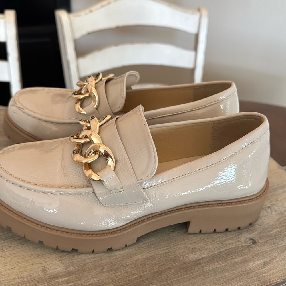 Slip on cute penny loafers chain detail sz 8.5